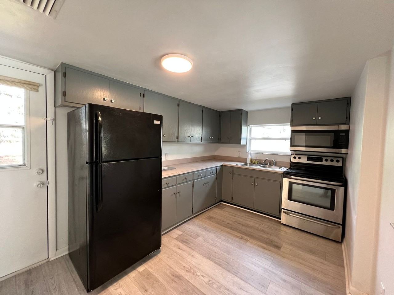 107 Oakland Dr - Photo 2 of 23