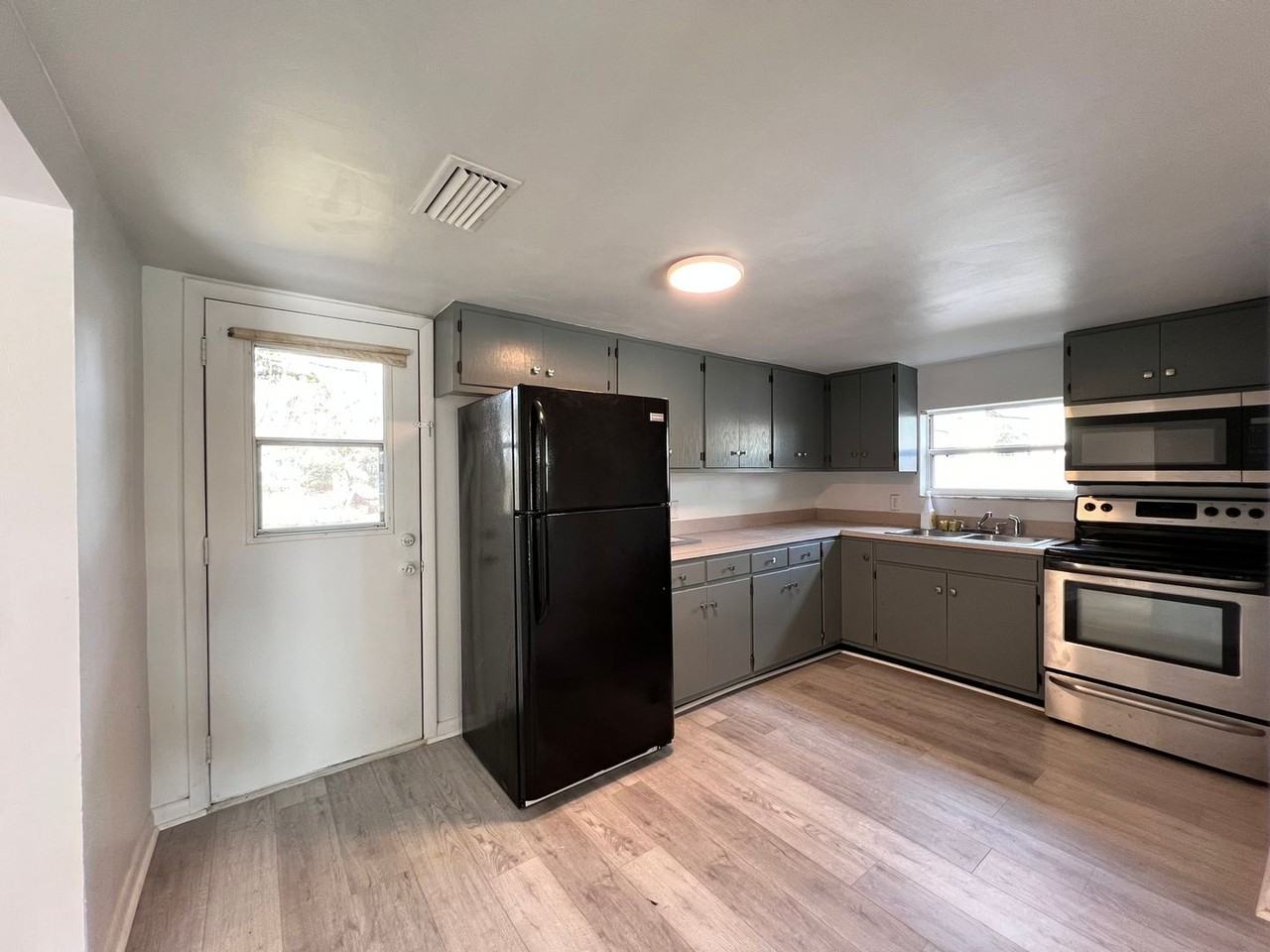 107 Oakland Dr - Photo 3 of 23