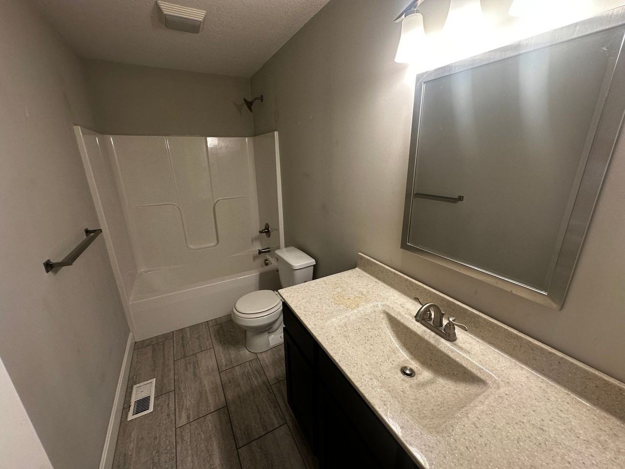 5310 Crystal Dr - Photo 4 of 12