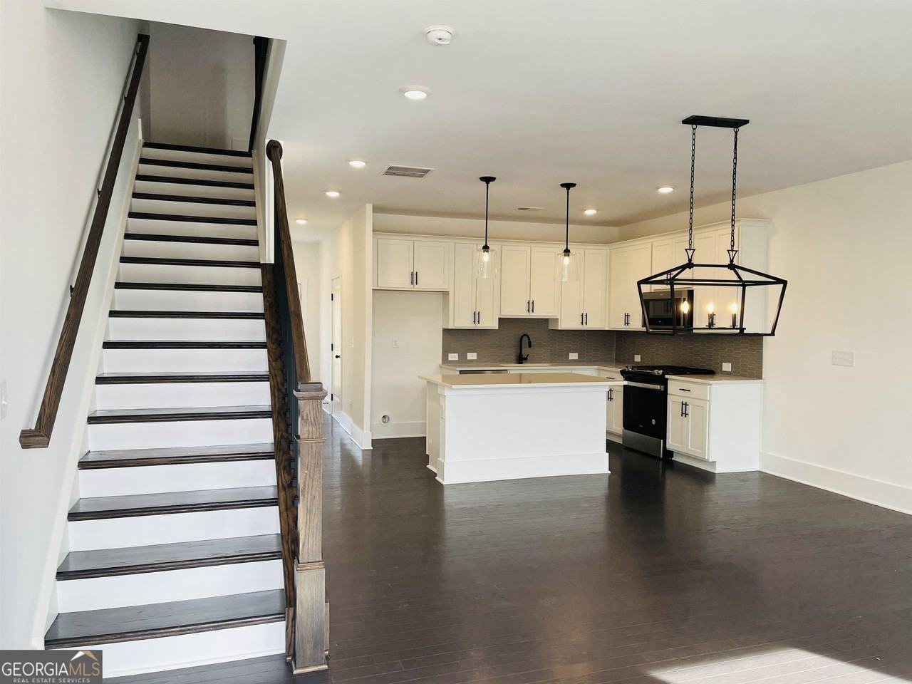 1568 Driggs Dr Nw - Photo 2 of 40