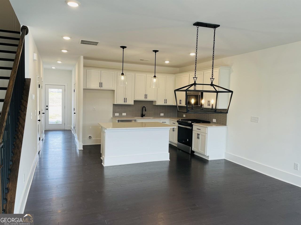 1568 Driggs Dr Nw - Photo 3 of 40