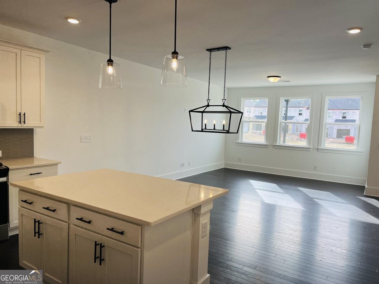 1568 Driggs Dr Nw - Photo 4 of 40