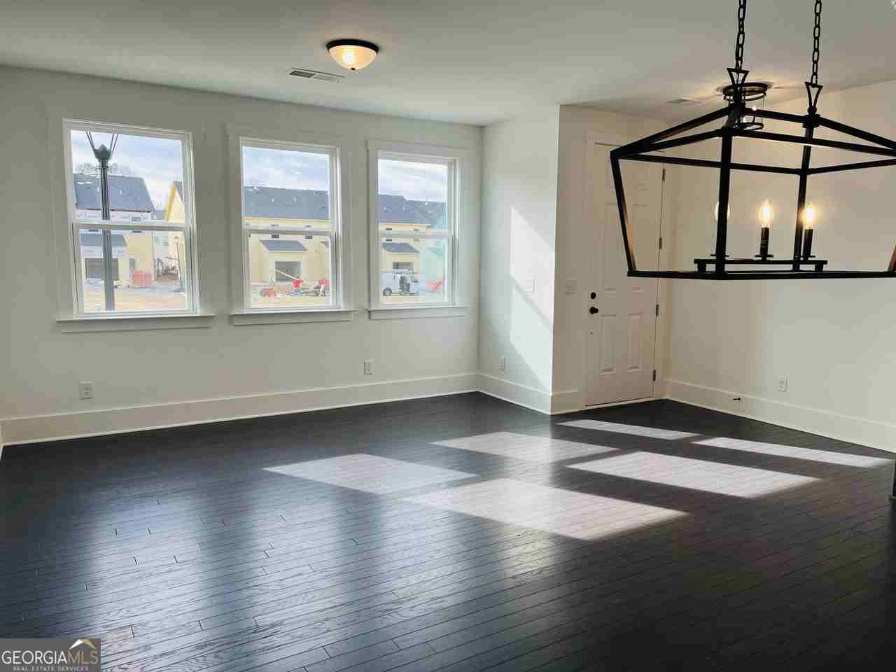 1568 Driggs Dr Nw - Photo 7 of 40