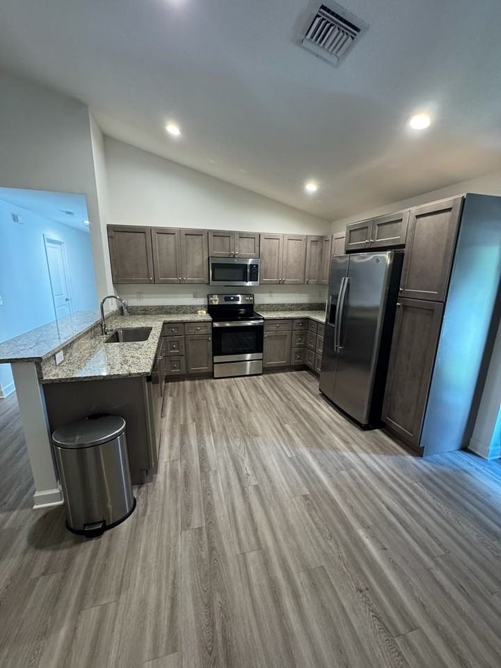 2300 86th Dr - Photo 2 of 12