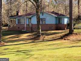 featured image of 32 N Cove Dr