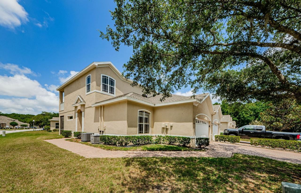 2527 Stanhope Dr - Photo 2 of 21