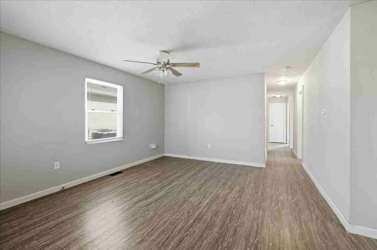 2819 N Gladstone Ave - Photo 2 of 16