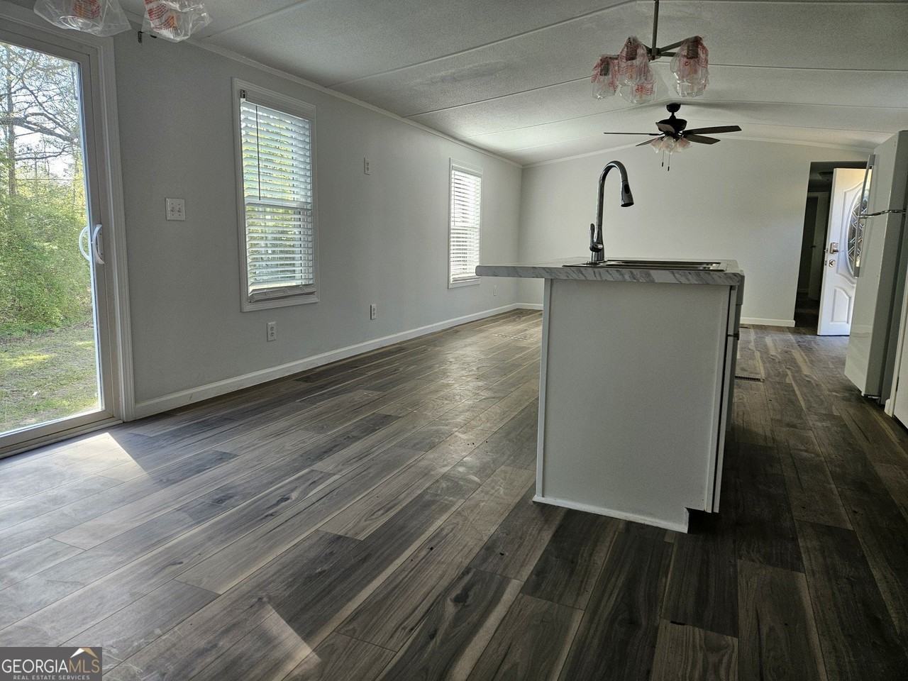 150 Back St - Photo 3 of 11