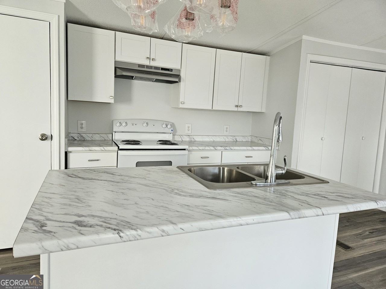 150 Back St - Photo 4 of 11