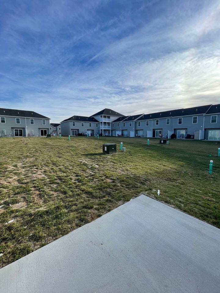 2863 Locust Grove Ct - Photo 2 of 15