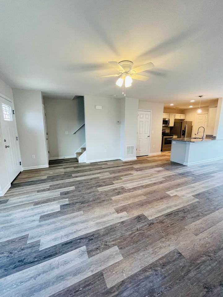 2863 Locust Grove Ct - Photo 3 of 15