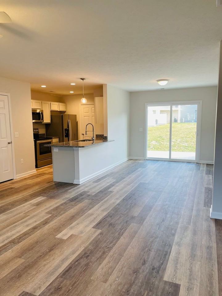 2863 Locust Grove Ct - Photo 4 of 15