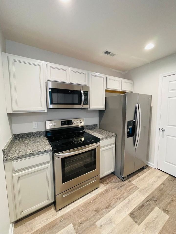 2863 Locust Grove Ct - Photo 6 of 15