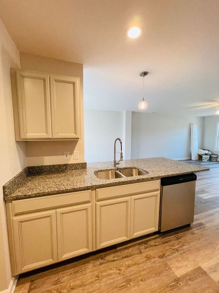 2863 Locust Grove Ct - Photo 7 of 15