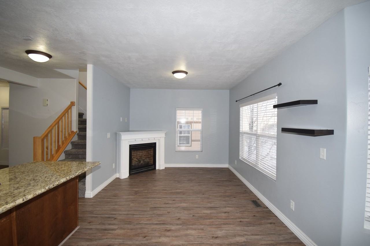 2182 E Whitekirk Way - Photo 4 of 15