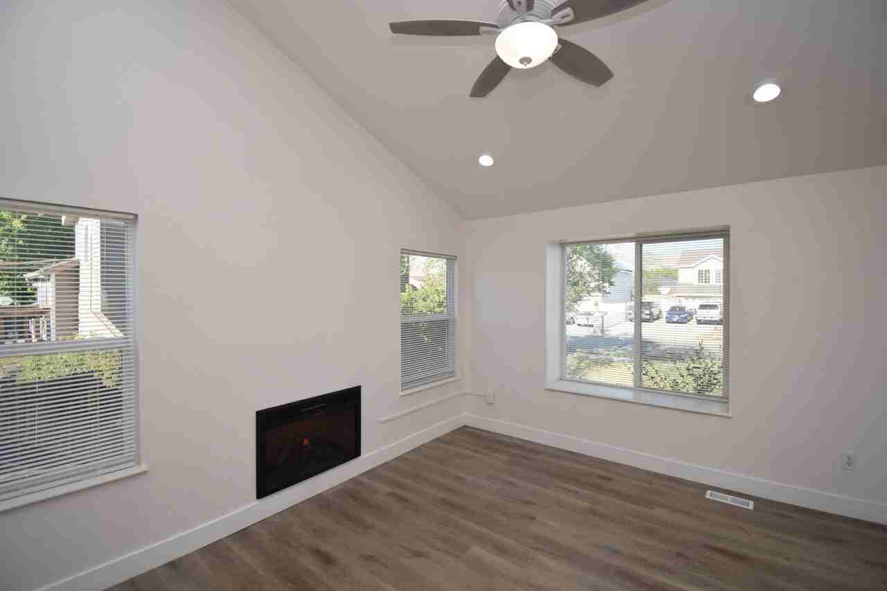 883 N Westpointe Cir - Photo 4 of 15