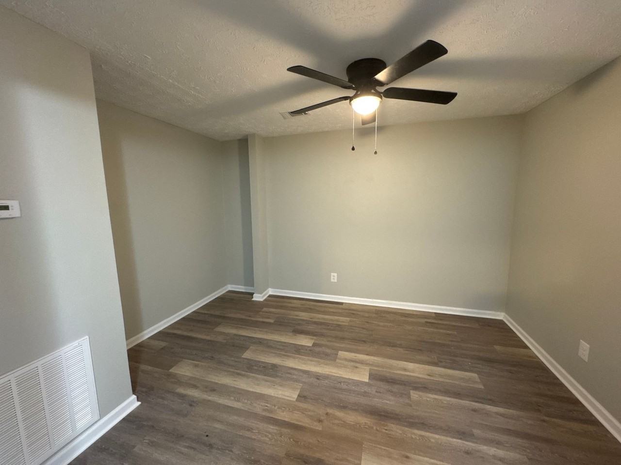 201 Lakeshore Dr #6 - Photo 3 of 10