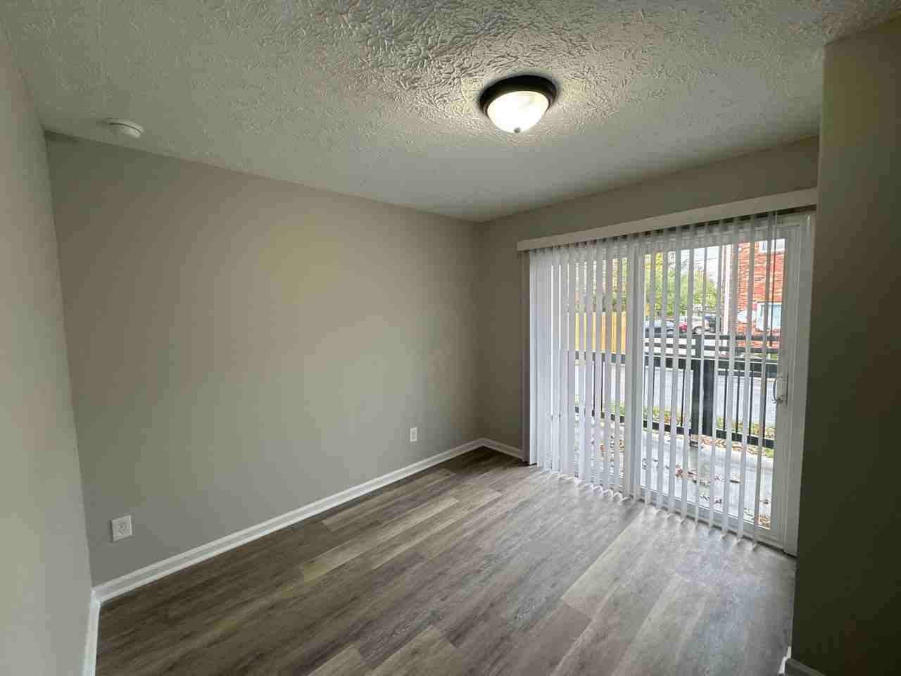 201 Lakeshore Dr #6 - Photo 4 of 10