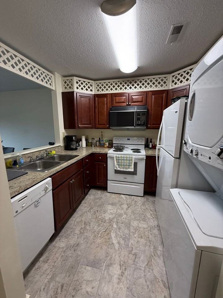 1203 1203 A-3 Jamestown Road - Photo 2 of 9