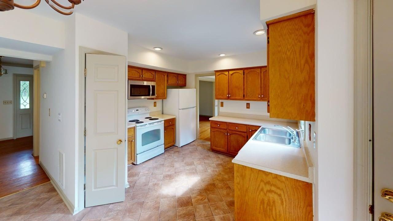 2424 Holkham Dr - Photo 5 of 30