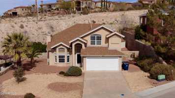 featured image of 1013 Via De La Paz Dr