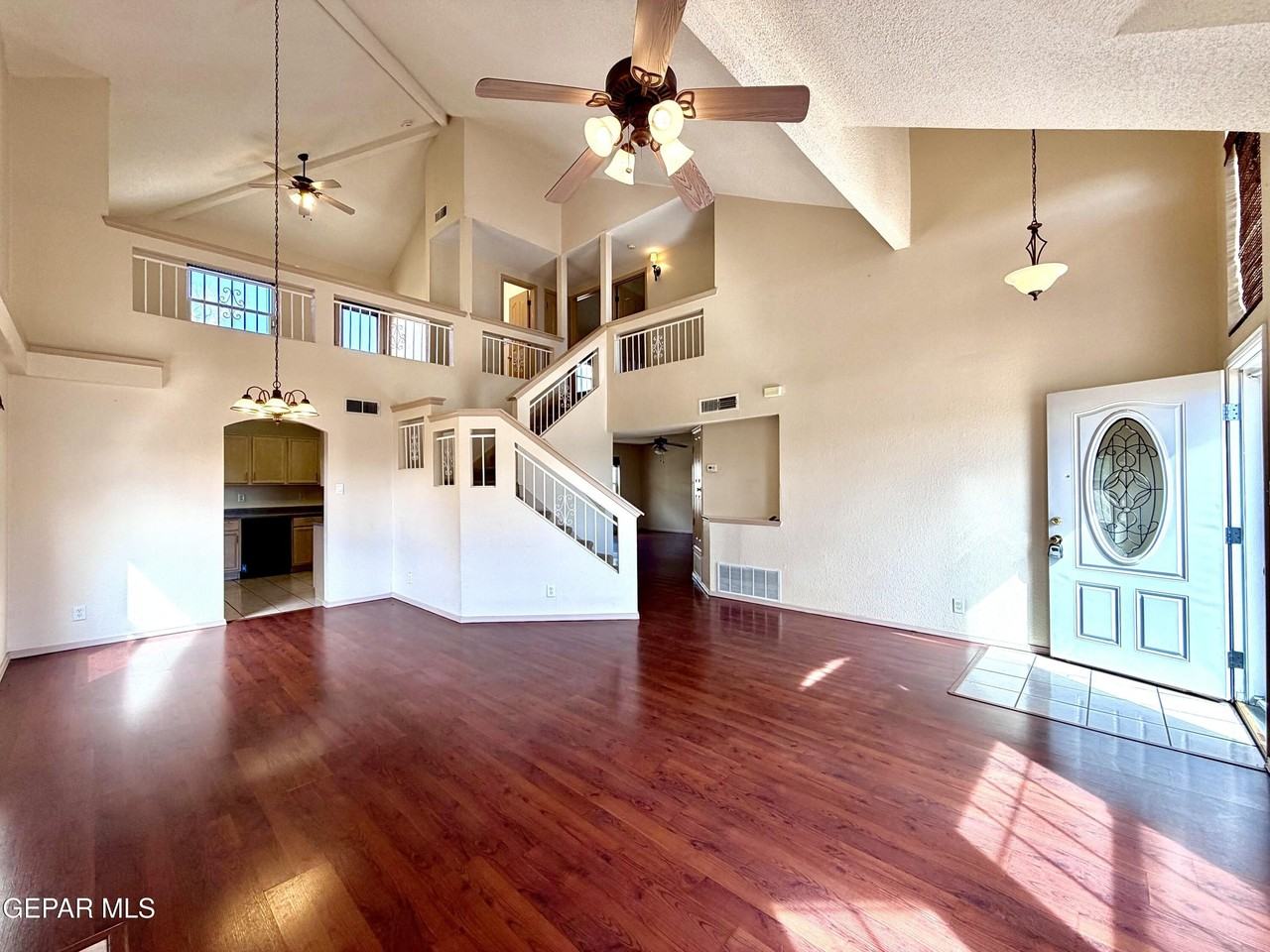 1013 Via De La Paz Dr - Photo 5 of 40