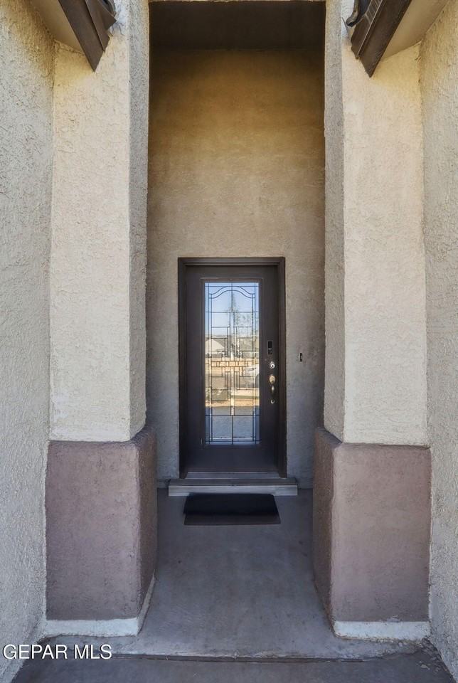 334 Dursley St - Photo 4 of 43