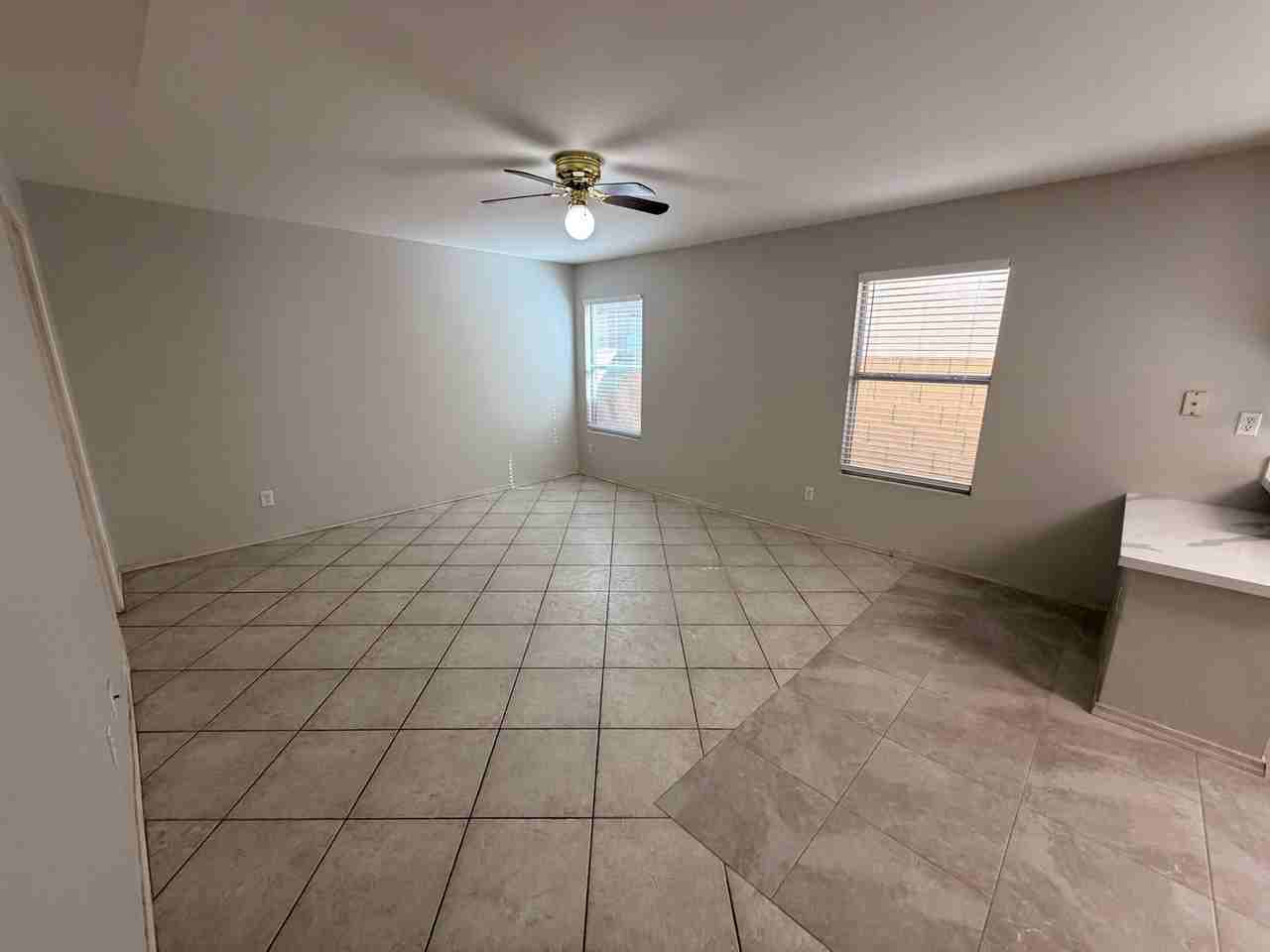 7611 W Cinnabar Ave - Photo 6 of 25