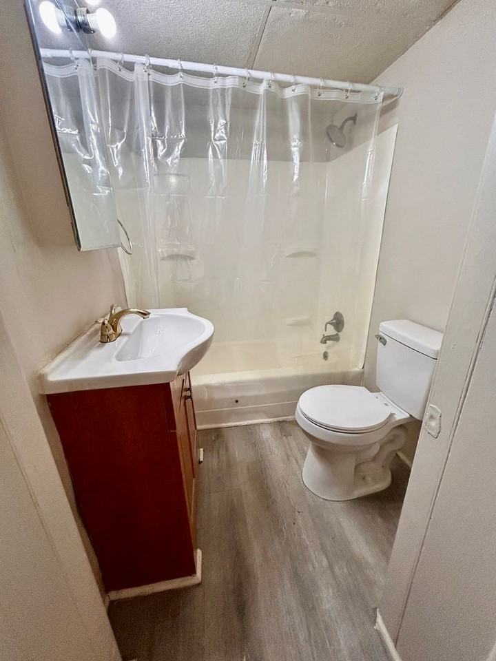 118-122 118-122 West Market Street - 122 W Market St - #1 - Photo 2 of 8