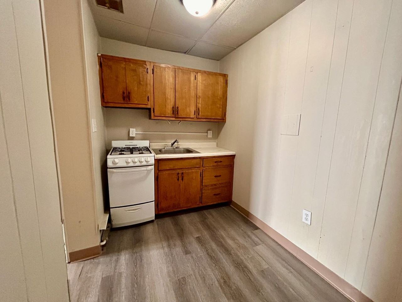 118-122 118-122 West Market Street - 122 W Market St - #1 - Photo 3 of 8