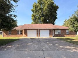 featured image of 1704 Ashwood Dr