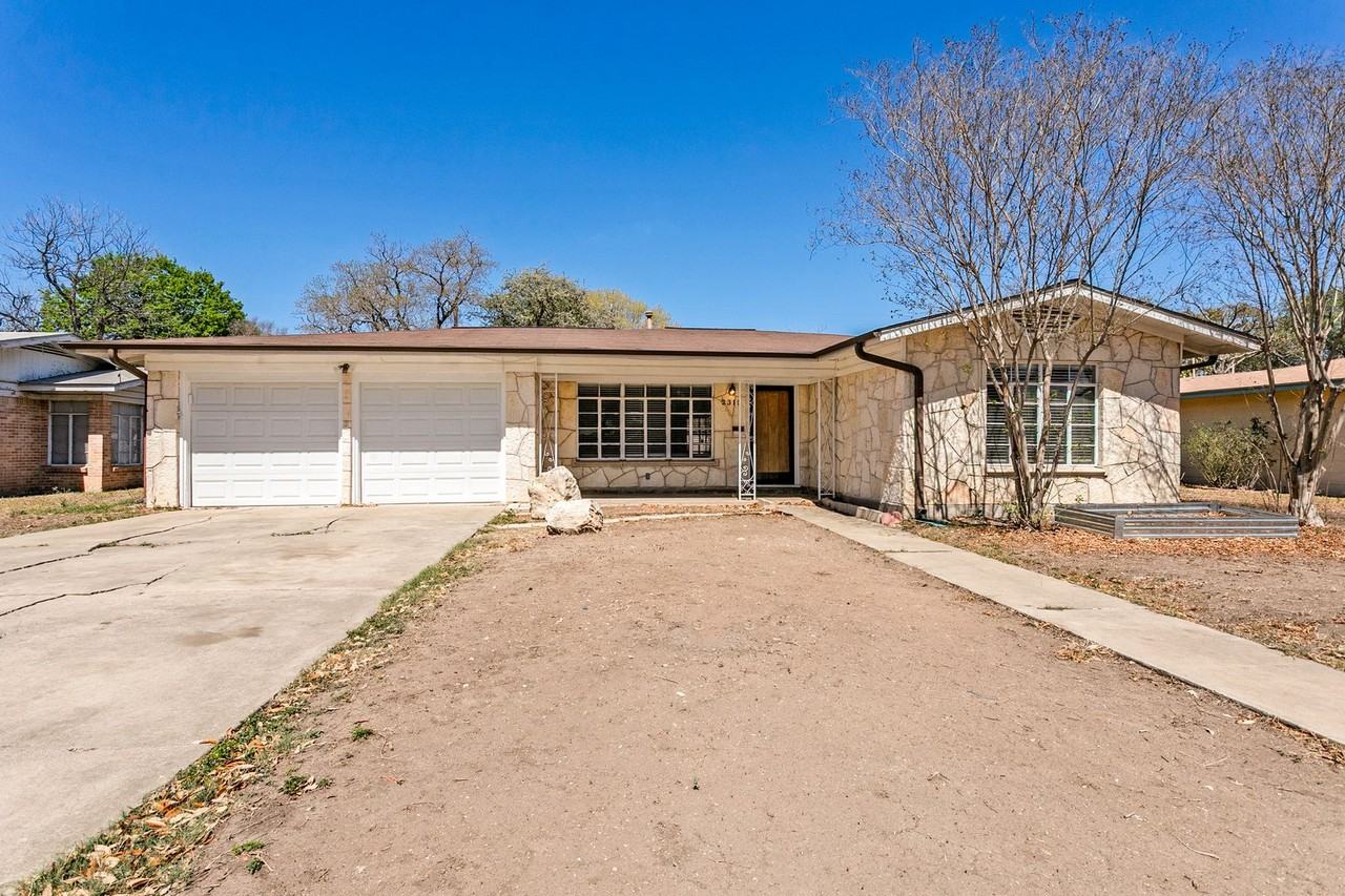 2315 W Summit Ave - Photo 2 of 25