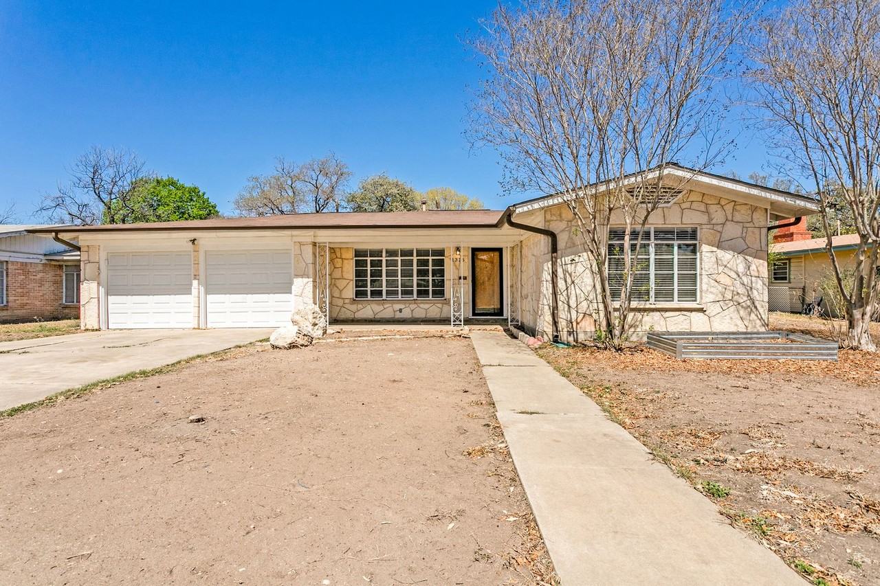 2315 W Summit Ave - Photo 3 of 25