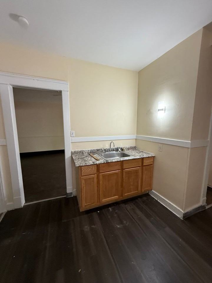 1519 Clark Ave - Photo 4 of 27