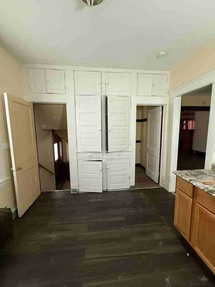 1519 Clark Ave - Photo 5 of 27