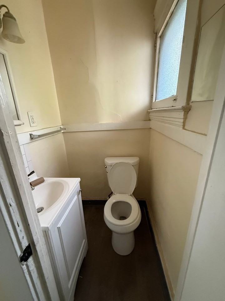 1519 Clark Ave - Photo 6 of 27