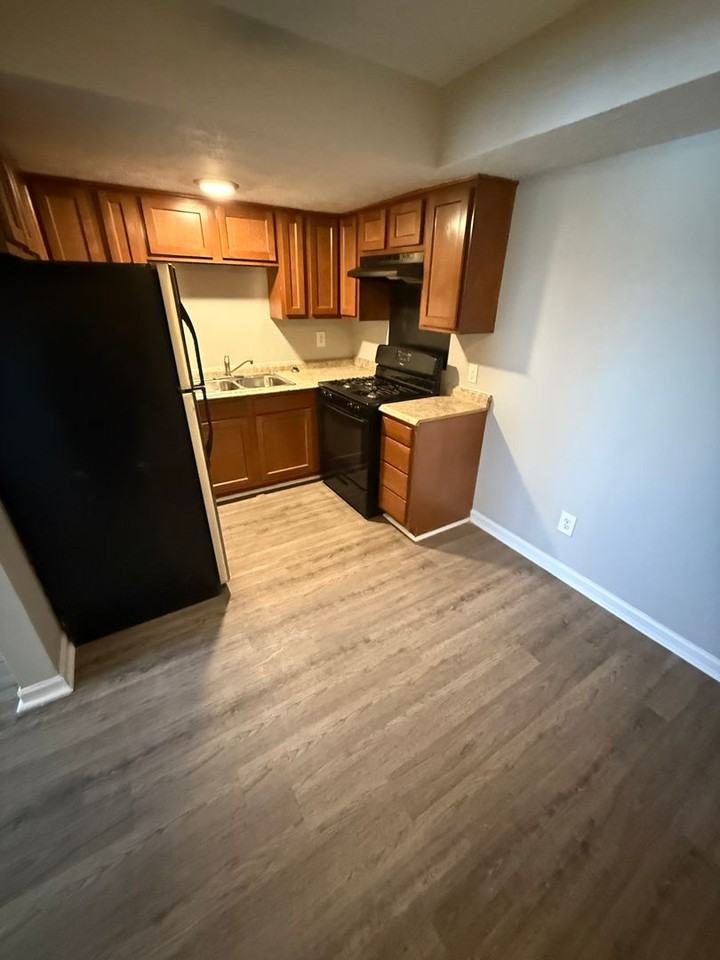 2066 Fairmont Ct - Photo 2 of 7