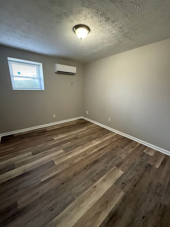 2066 Fairmont Ct - Photo 3 of 7