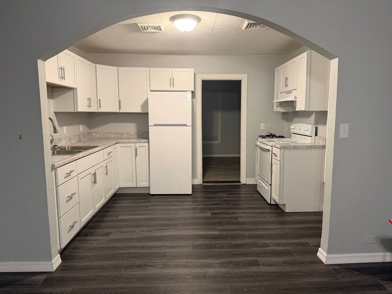 1509 Leroy St - Photo 4 of 11