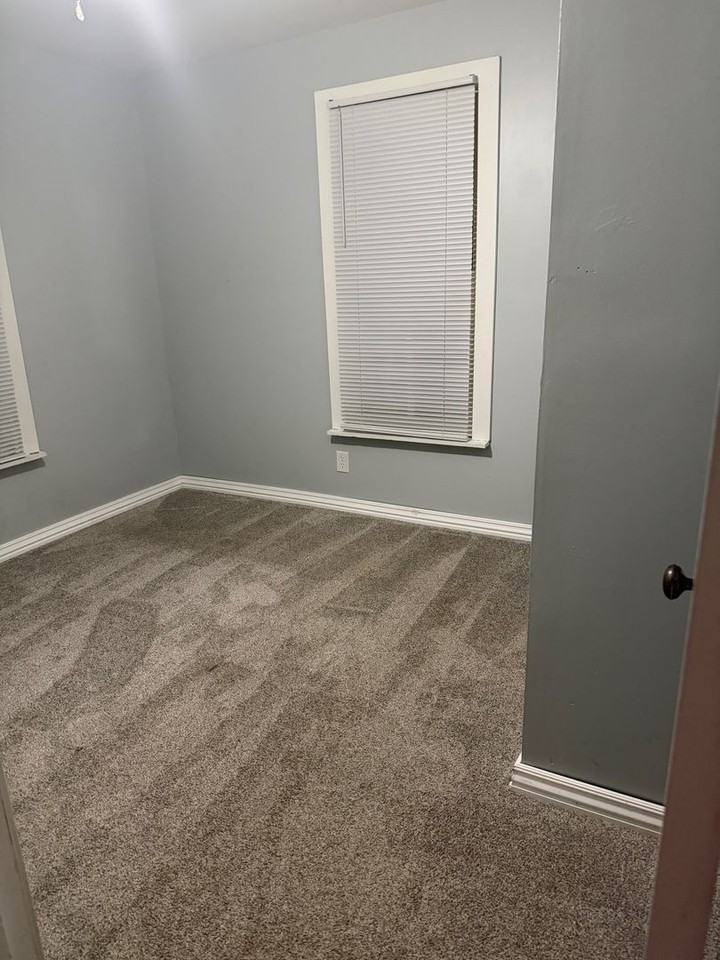 1509 Leroy St - Photo 7 of 11