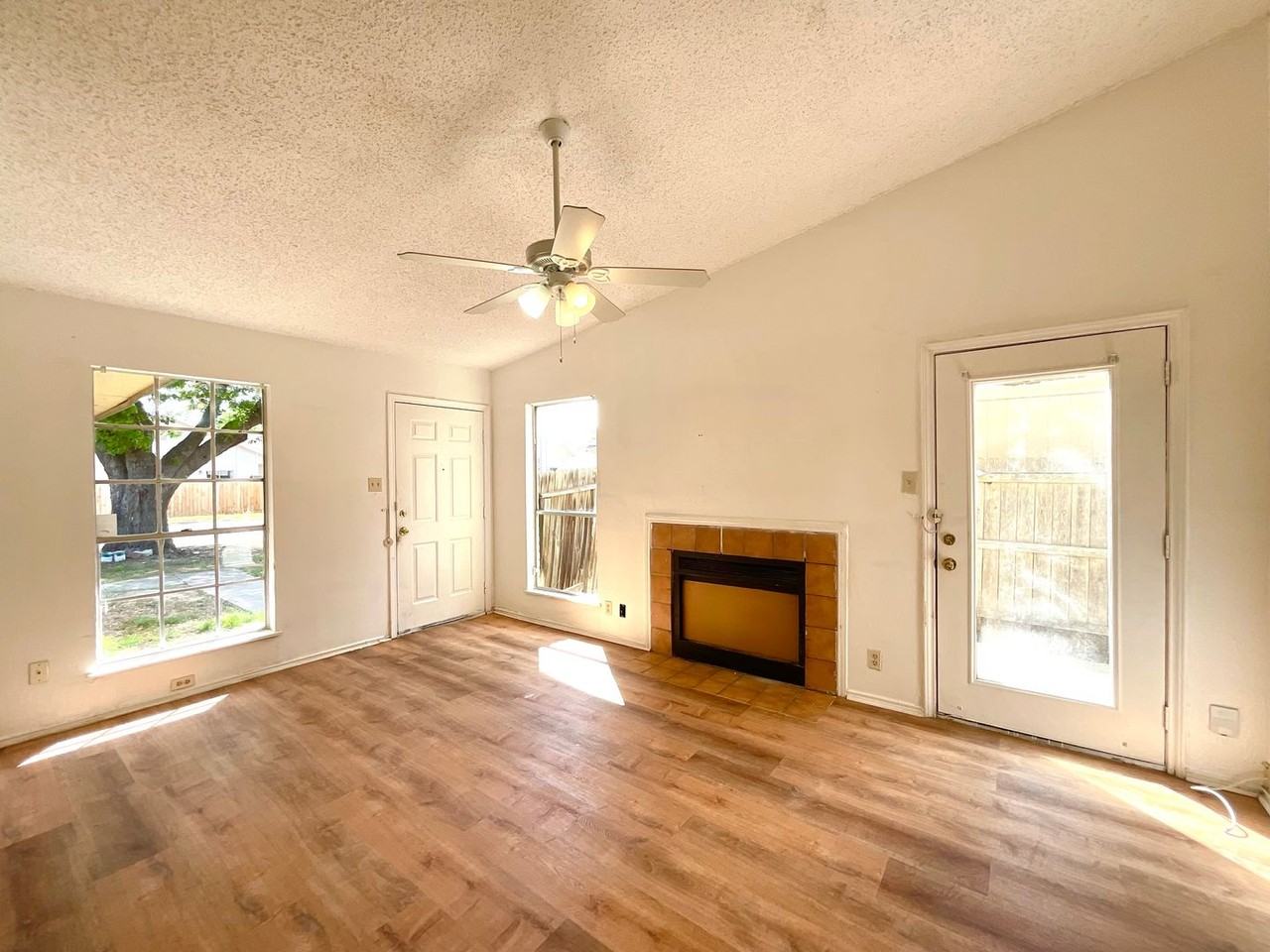 5621 Lochmoor - Photo 2 of 17