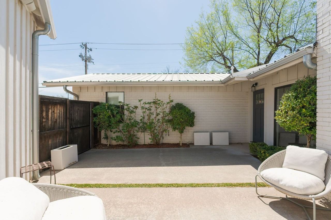 1209 Nw 63rd St - Photo 2 of 30