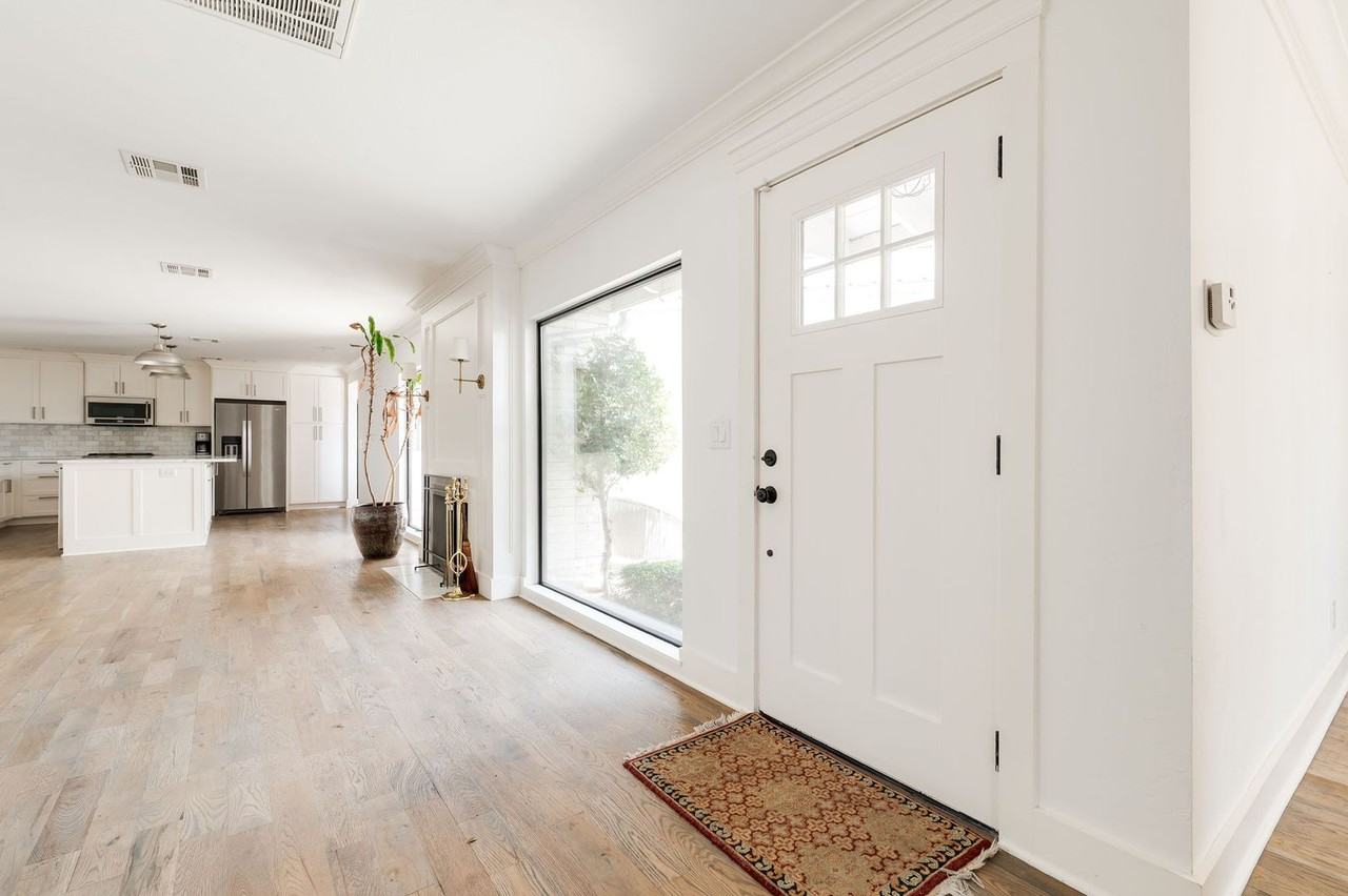 1209 Nw 63rd St - Photo 3 of 30