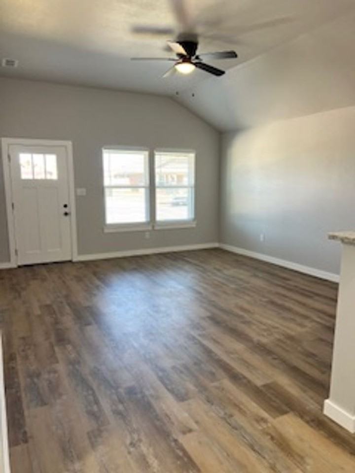 111 Tombstone Rd - Photo 2 of 17