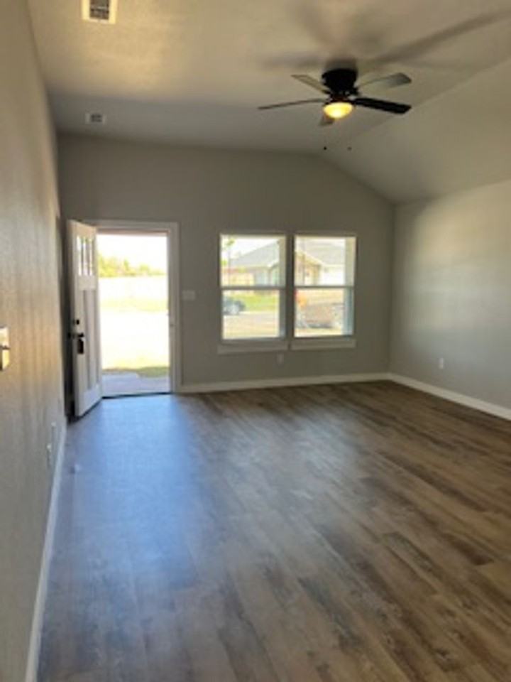 107 Tombstone Rd - Photo 3 of 18