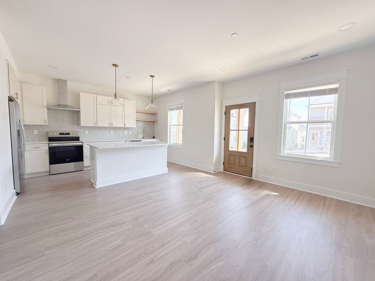 1335 Meridian St - Photo 3 of 39