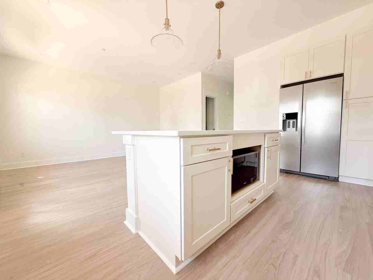 1335 Meridian St - Photo 6 of 39