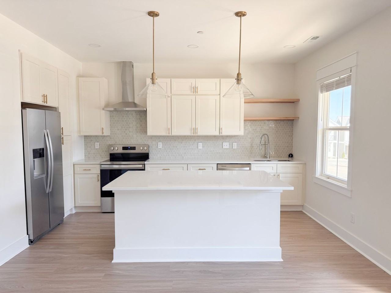 1335 Meridian St - Photo 7 of 39