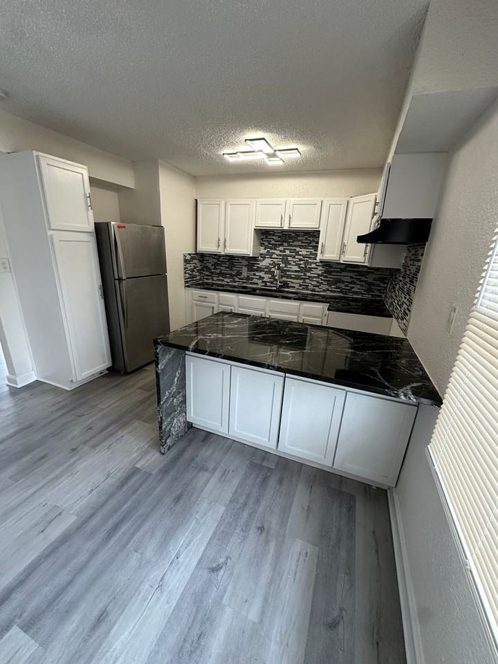 11354 Sycamore Ter - Photo 4 of 14