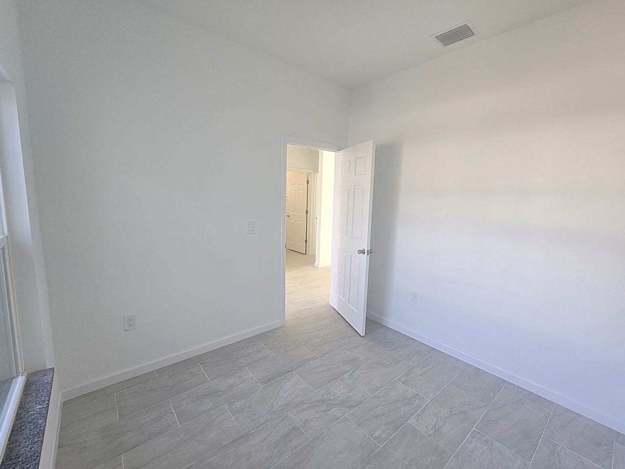 442 Genoa Ave S - Photo 3 of 36